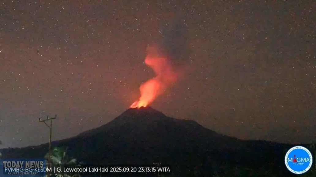 Peningkatan aktivitas vulkanik Gunung Lewotobi Laki-Laki di Kabupaten Flores Timur, Nusa Tenggara Timur, Sabtu (20/9).