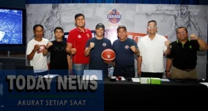 Caption foto : Pembina dekade basket ball, M.ikhwanul hajidin bersama sponsor dan panitia saat mengadakan teknikal meeting di Auditorium Bulungan Jakarta Selatan, Sabtu (27/09). Foto : Dekade