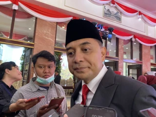Wali Kota Surabaya Eri Pastikan Anggaran Difokuskan untuk Warga, Bukan Gaya Hidup Pejabat