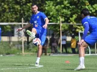 Kesan-Positif-Thom-Haye-dan-Eliano-Reijnders-di-Latihan-Perdana-Persib-1757508529