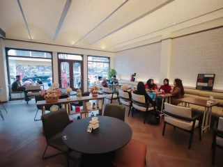 Maison Wilhelmina: New Library Cafe Terestetik di Braga