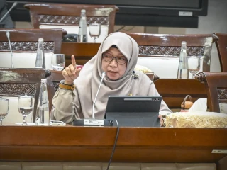 Tidak Tepat APBN Menanggung Utang Kereta Cepat