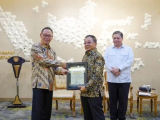 Dewan Penyantun Pendidikan UNNES Berikan Beasiswa bagi 400 Mahasiswa
