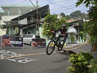 76 IDH Urban 2025 Tantang Ratusan Downhiller Taklukan Medan di Perkampungan Semarang