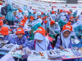 Gerakan Membatik Bersama Bunda PAUD Jateng Pecahkan Rekor Muri, Libatkan 27 Ribu Siswa