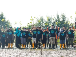 Penanaman Jutaan Bibit Mangrove Serentak di Jateng Mampu Catatkan Rekor Muri