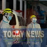 Tim SAR gabungan bersiaga untuk melakukan evakuasi jenazah korban reruntuhan gedung musala pondok pesantren Al Khoziny, Buduran, Kabupaten Sidoarjo, Jawa Timur, Minggu (5/10).