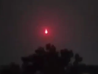Heboh Cahaya Merah Menukik dari Langit Cirebon: antara Sains dan Fakta di Lapangan