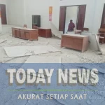 Kerusakan bangunan terjadi pascagempa bumi berkekuatan Magnitudo 6,6 mengguncang wilayah Kabupaten Sarmi, Papua, pada Kamis (16/10).