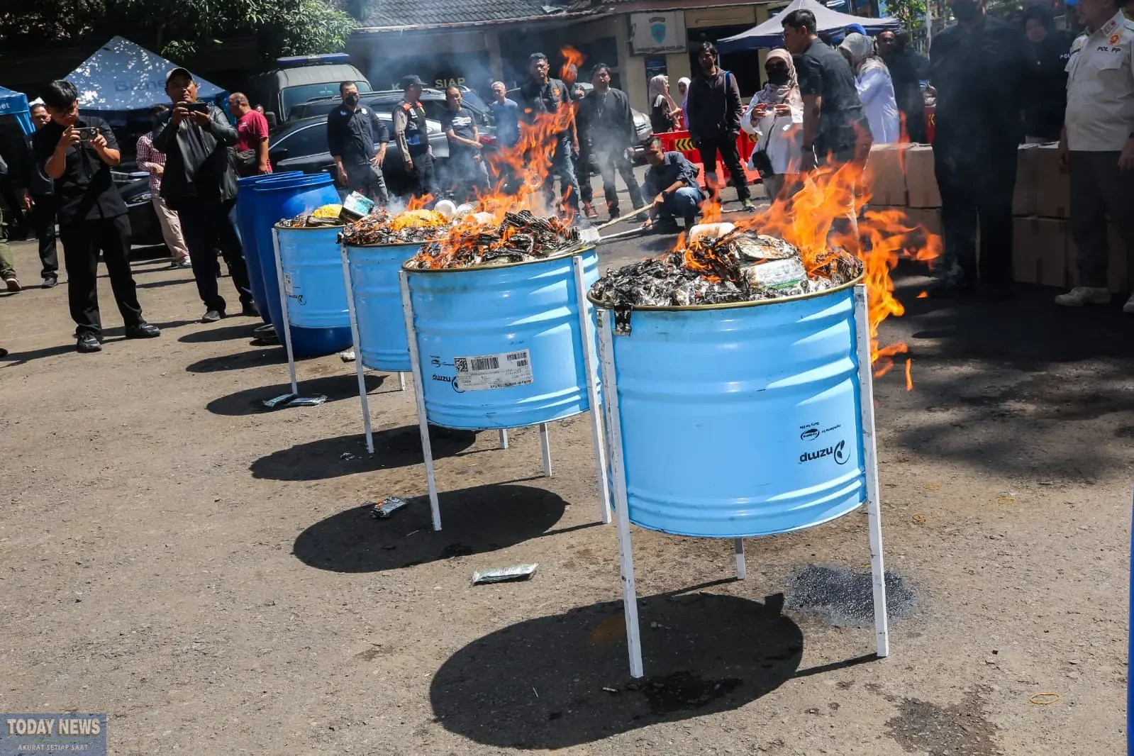 Peristiwa tanah longsor terjadi pada Rabu (22/10) pukul 12.00 WIB di Desa Tulungrejo, Kecamatan Gandusari, Kabupaten Blitar, mengakibatkan kerusakan pada rumah warga, fasilitas umum, dan infrastruktur jalan di beberapa desa.