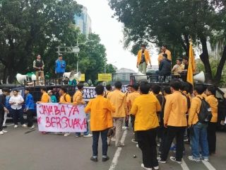 Demo di Depan Patung Kuda, Mahasiswa Kritisi Program MBG