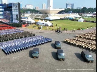 Ribuan Warga Padati Monas, Antusiasme Tinggi Hadiri Perayaan HUT ke-80 TNI