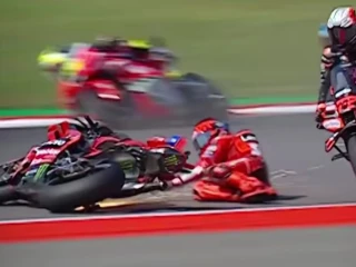 Marc Marquez Alami Cedera Bahu Usai Insiden di MotoGP Mandalika 2025