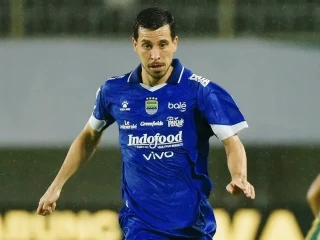Thom Haye Bangkit, Jadi Motor Kemenangan Persib di Sleman