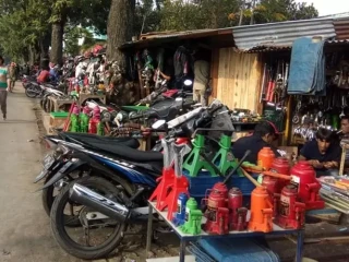 Surganya Pecinta Otomotif, Yuk Berburu Spare Part di Jalan Jatayu