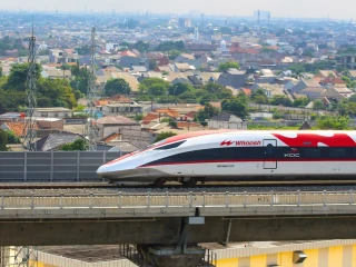 DPR Tegaskan Utang Kereta Cepat Jakarta–Bandung Tidak Boleh Dibebankan kepada APBN