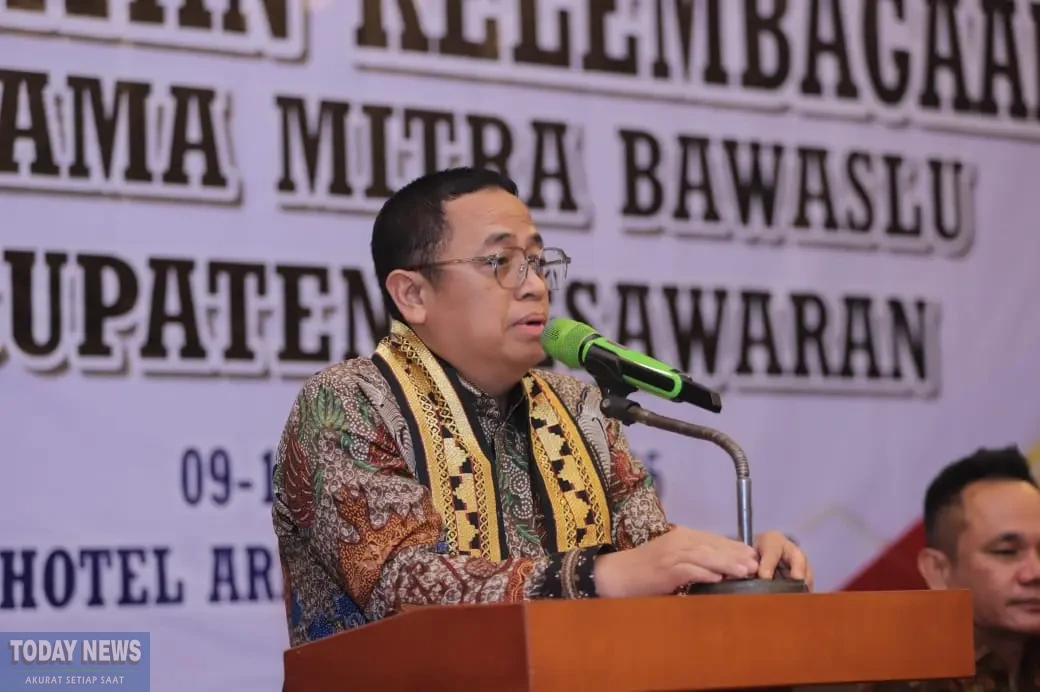 Anggota Bawaslu Puadi dalam Penguatan Kelembagaan Bersama Mitra Bawaslu Kabupaten Pesawaran, pada Kamis (9/11/2025)