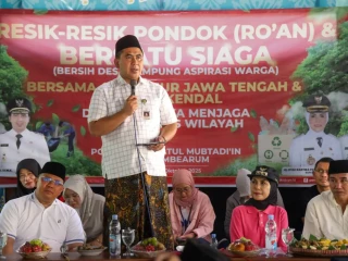 Wagub Jateng Ikut Ro'an di Pesantren Jelang Hari Santri 2025