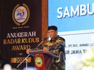 Gubernur Jateng Raih Penghargaan Pemimpin Percepatan Ekonomi Daerah