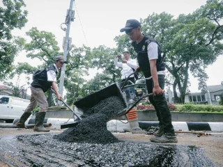 Pemkot Bandung Optimis Perbaikan Jalan Capai 100 Persen di Akhir Tahun 2025