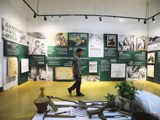 Milestone 215 Tahun Kota Bandung: Jejak Sejarah dan Identitas Kota Bandung dalam Satu Pameran