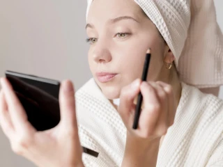 Tips Make Up Awet untuk Wajah Berminyak