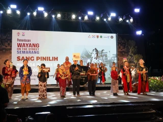 Nunung dan Cak Lontong Meriahkan Festival Wayang Semesta