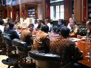 Panggil Jajaran Sejumlah Menteri ke Hambalang, Prabowo Bahas Penertiban Hutan dan Pertambangan Ilegal
