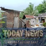 Kondisi rumah warga pasca terdampak longsor di Kabupaten Purbalingga, Jawa Tengah pada Jumat (14/11).