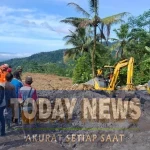 Tim SAR gabungan melakukan upaya pencarian dan pertolongan terhadap para warga yang masih dinyatakan hilang atas bencana tanah longsor di Desa Pandanarum, Kecamatan Pandanarum, Kabupaten Banjarnegara, Jawa Tengah, Rabu (19/11).