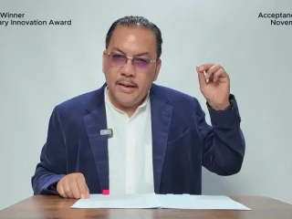 Penulis dan inovator sastra Indonesia, Denny JA, saat berpidati dalam acara BRICS Award for Literary Innovation 2025