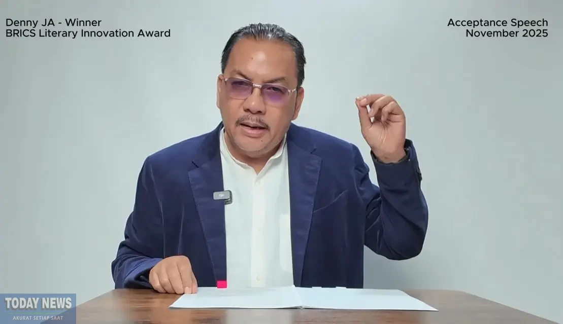 Penulis dan inovator sastra Indonesia, Denny JA, saat berpidati dalam acara BRICS Award for Literary Innovation 2025