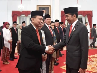 Presiden Joko Widodo secara resmi melantik Budi Arie Setiadi sebagai Menteri Komunikasi dan Informatika (Menkominfo) Kabinet Indonesia Maju dalam sisa masa jabatan periode tahun 2019-2024. Acara pelantikan digelar di Istana Negara, Jakarta, pada Senin, 17 Juli 2023.