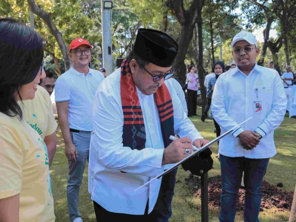 Wagub Rano Dorong Penanaman Pohon sebagai Upaya Merawat Masa Depan