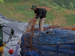 Dari TPS ke Sarimukti: Perjalanan Panjang Penjaga Bandung Tetap Bersih