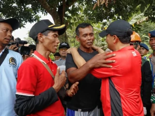 Harapan dan Air Mata Sariman untuk Bisa Temukan Anak Istri