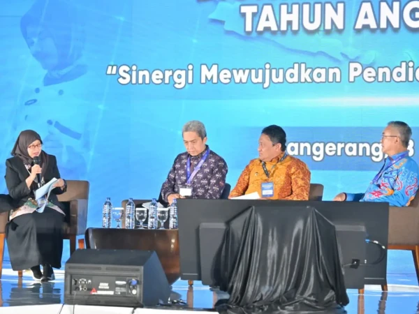 Tampil Memukau, Wagub Edy Pratowo Paparkan Keberhasilan Digitalisasi Pembelajaran dalam Rakor Kepala Daerah Kemendikdasmen 2026