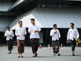 Kebijakan Memakai Sarung Batik di Pemprov Jateng Menuai Apresiasi