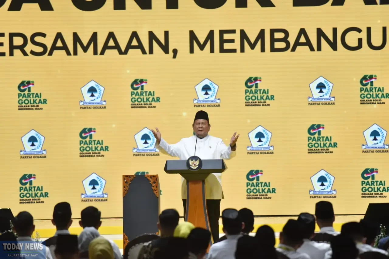 Presiden RI Prabowo Subianto saat memberikan sambutan di acara HUT ke-61 Partai Golkar.