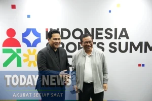 Menpora Erick Thohir dan Gubernur DKI Jakarta Pramono Anung dalam acara Indonesia Sport Summit 2025 di Indonesia Arena Senayan Jakarta.