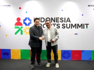 Menpora Erick Thohir dan Gubernur DKI Jakarta Pramono Anung dalam acara Indonesia Sport Summit 2025 di Indonesia Arena Senayan Jakarta.