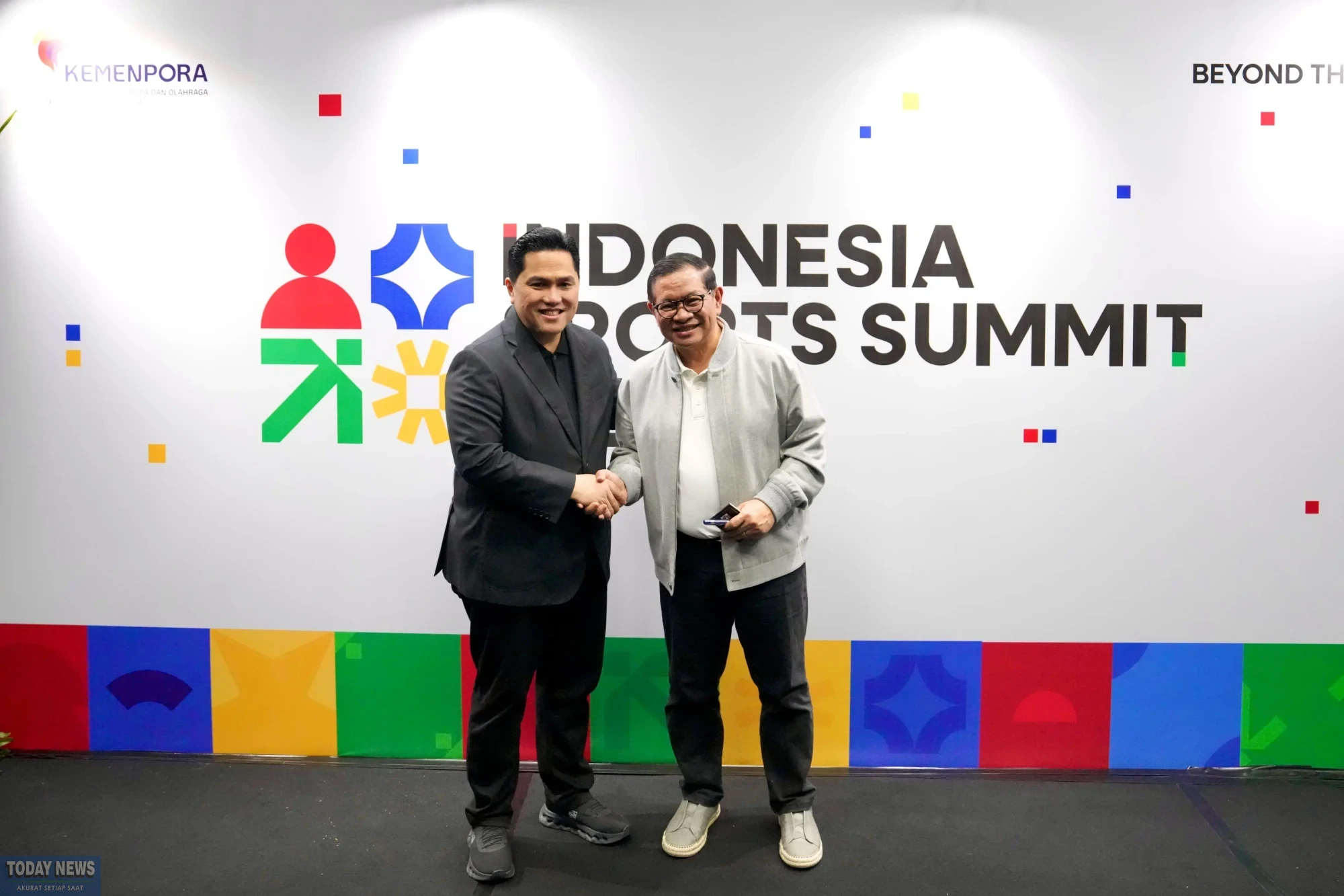 Menpora Erick Thohir dan Gubernur DKI Jakarta Pramono Anung dalam acara Indonesia Sport Summit 2025 di Indonesia Arena Senayan Jakarta.