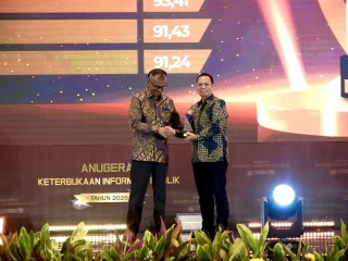 Bawaslu RI anugerah sebagai 'Lembaga Non Struktural Informatif Tahun 2025' dari Komisi Informasi Pusat (KIP).