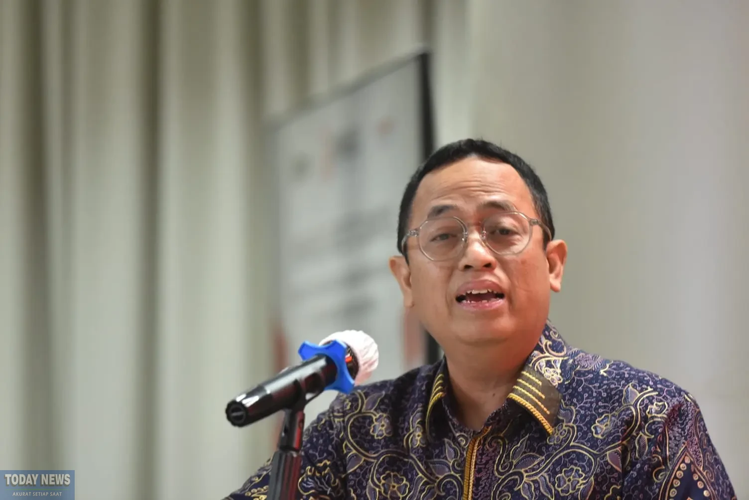 Anggota Bawaslu RI Puadi saat memberikan sambutan dalam acara Bawaslu Goes To Campus: Sosialisasi Penanganan Pelanggaran Pemutakhiran Data Pemilih di Kampus Pascasarjana Universitas Nasional, Jakarta Selatan, Jumat (19/12/2025).