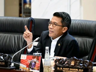 Ketua_Komisi_XI_DPR_RI__Mukhamad_Misbakhun_di_Gedung_Nusantara_V__DPR_RI__Jakarta__Senin__22_9_2025_20250922191547