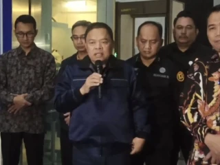 Plt Sekretaris Jaksa Agung Muda Intelijen (Sesjamintel), Sarjono Turin saat konferensi pers di Gedung Merah Putih KPK, Kuningan, Jakarta Selatan, Kamis (18/12/2025).