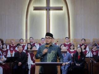 Farhan Pastikan Perayaan Natal 2025 di Bandung Aman dan Khidmat