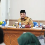 Ketua KPU Mochammad Afifuddin bersama Anggota KPU Idham Holik.