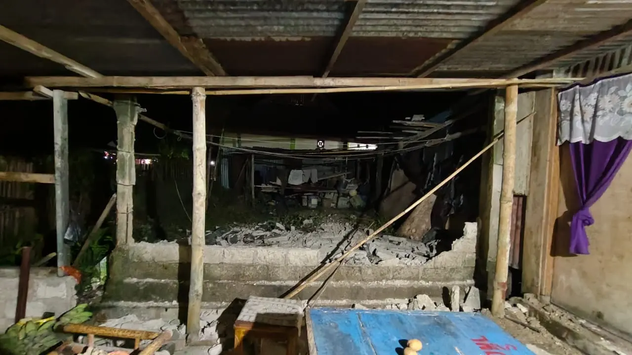 Sejumlah bangunan mengalami kerusakan akibat gempa bumi di Kabupaten Kepulauan Talaud, Sulawesi Utara