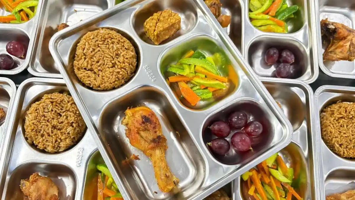 Menu-MBG-di-garut-spesial-dalam-perayaan-Hari-Ulang-Tahun-Presiden